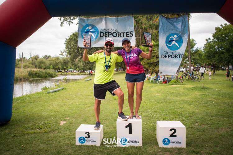 Deportes: Matías Heffner y Paulina Vergnes se quedaron con el Triatlón Román Collossi