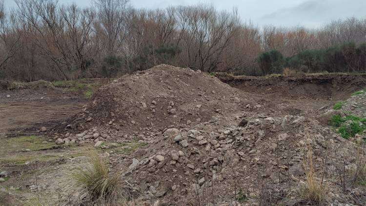 Vecinos del barrio Ceferino  en alerta por extracción de tierra y piedras