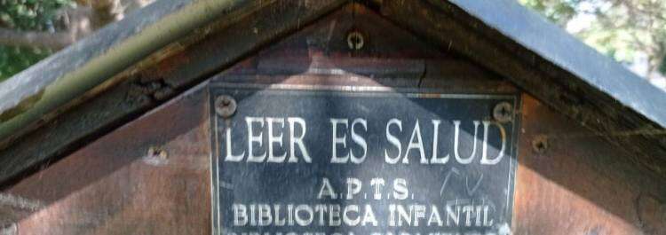 Roban libros de la casita de lectura para comprar bebidas alochólicas