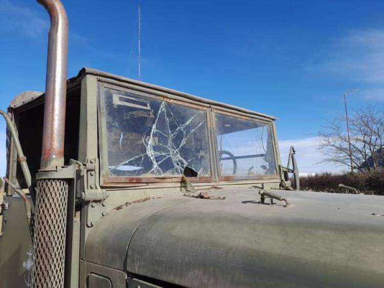 Indignante. Vandalizaron el camión del Bosque de la Gloria y robaron arbustos