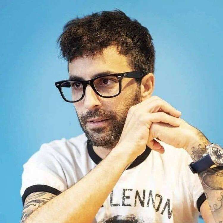 El experto en crianza que sigue la familia Messi, aborda los desafíos de la crianza en la era digital 