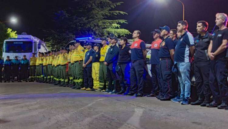 Bomberos de la región se suman al combate de incendios en El Bolsón