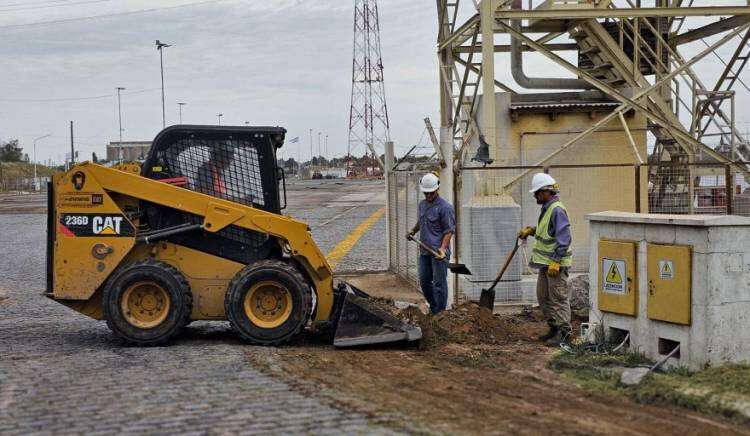 Puerto Quequén intensifica tareas de mantenimiento y limpieza en áreas operativas clave