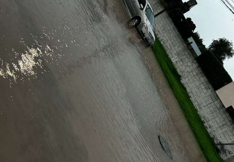 ¡Precaución! Tapa de desagüe desprendida en 25 de Febrero