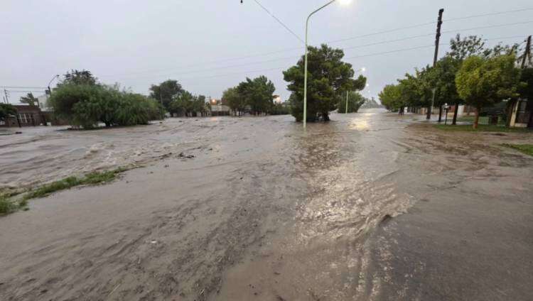 Aumenta a seis las víctimas fatales en Bahía Blanca y Cerri por el desastre climático
