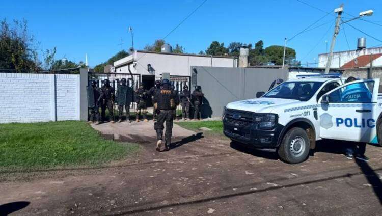 Le hizo el cuento del tío a una persona mayor y le robó dinero, un anillo y una cadenita de oro