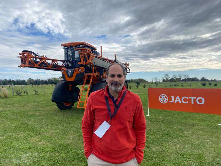 Lic. Cecilio de Souza: "Jacto, ofrece equipos de última generación..."