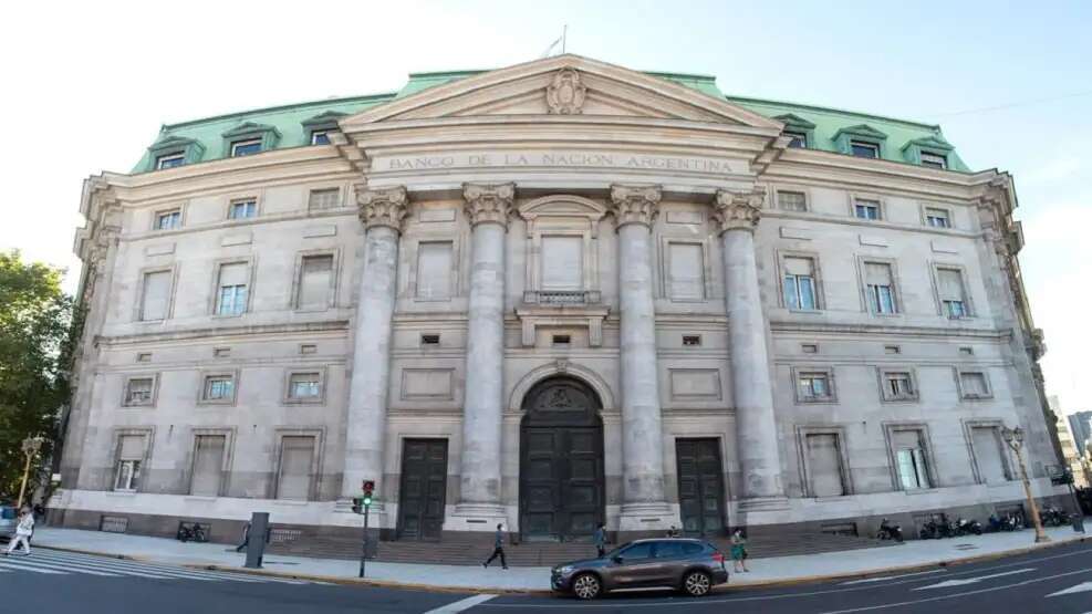 Motosierra en el Banco Nación: anunció el cierre de decenas de sucursales en todo el país