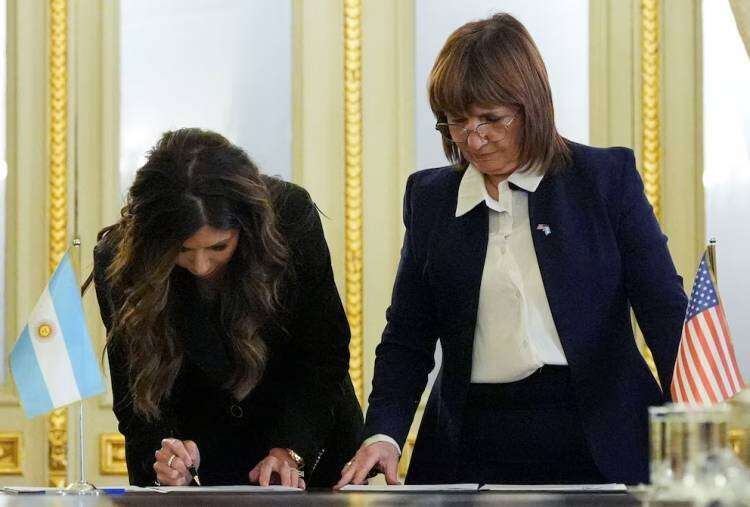 Aseguran en Estados Unidos que el Departamento de Estado pausó el acuerdo para que los argentinos puedan viajar sin visa