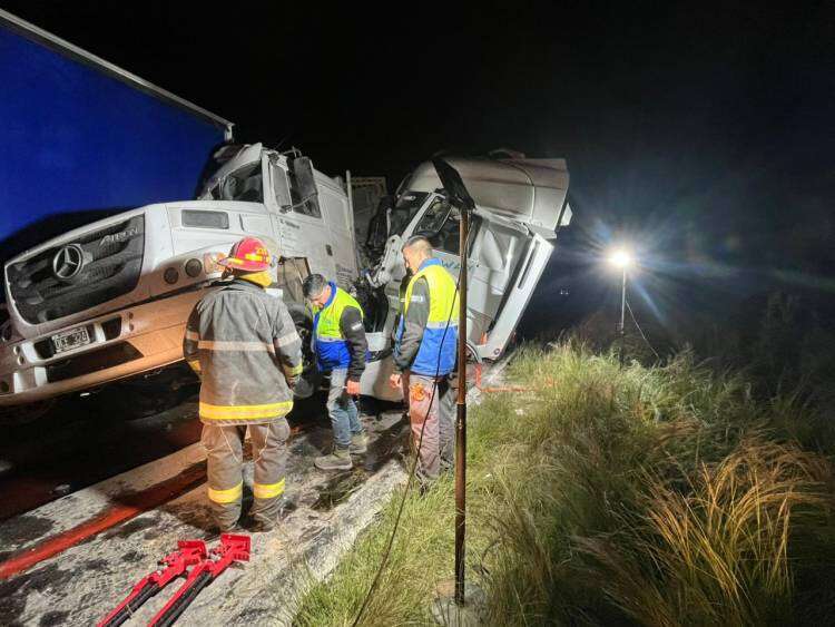 Un suarense fallecido en choque múltiple de camiones en Urdampilleta 