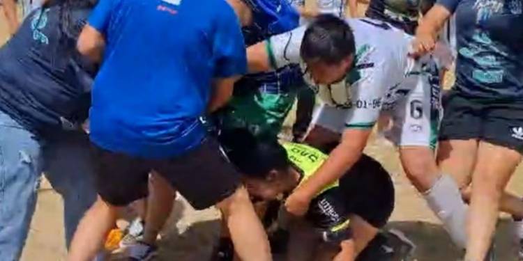 La brutal agresión a una árbitra en un partido de fútbol amateur en Bahía Blanca