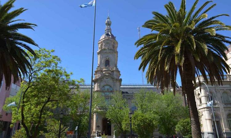 En Bahía Blanca el Municipio echó a la inspectora de tránsito que chocó y se negó a soplar la pipeta