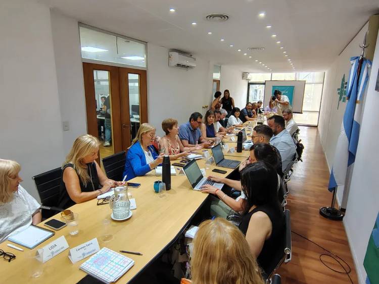 Provincia ofertó un 9% en tres cuotas: estatales ya aceptaron y los docentes están a un paso del acuerdo