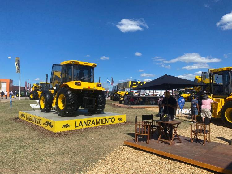 Expoagro 2026 - PAUNY: "son tractores hechos para el productor argentino..."