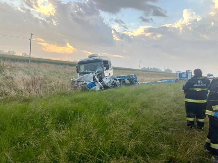 Tres muertos en otro trágico choque frontal cerca de Guaminí