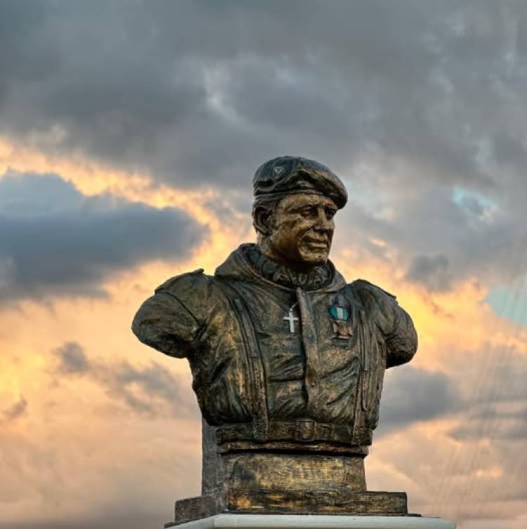 “Esta escultura nos va a trascender a todos. Ahora cobra vida propia, tiene una misión”