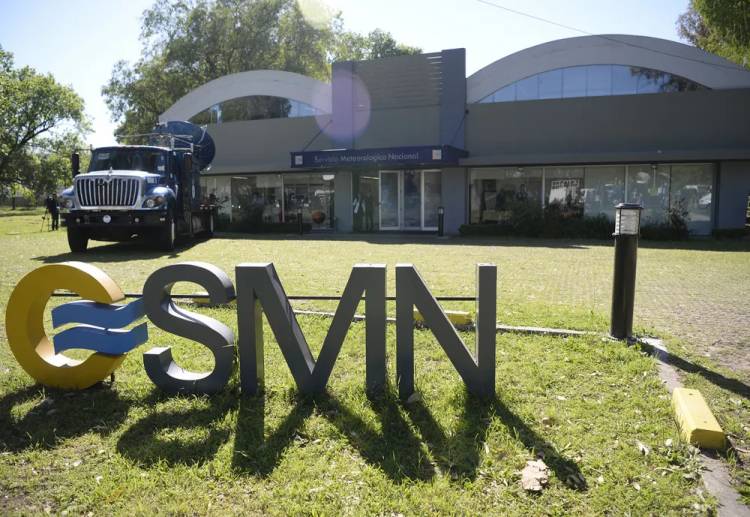 Desvincularon a 140 trabajadores del SMN y habrá un paro que podría paralizar el tráfico aéreo