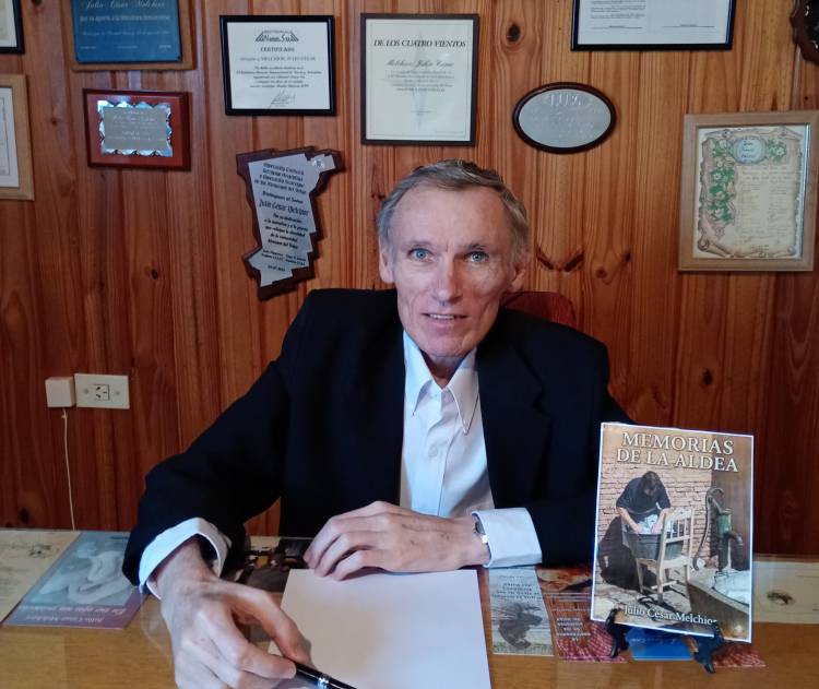 El escritor Julio César Melchior lanza un nuevo libro, esta vez en formato digital, con el título “Memorias de la aldea”