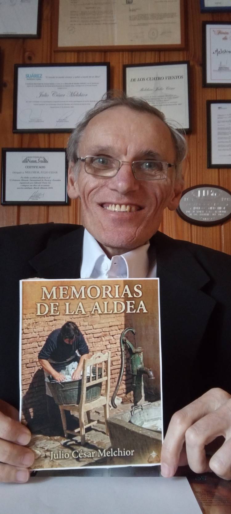 El escritor Julio César Melchior lanza un nuevo libro, esta vez en formato digital, con el título “Memorias de la aldea”