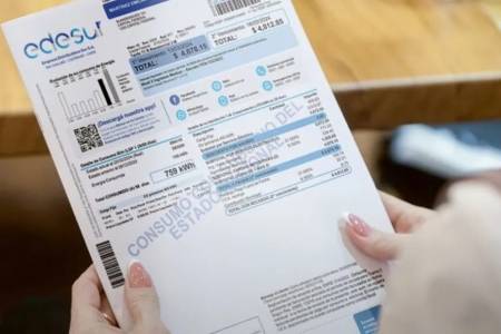Guiño del procurador para prohibir el cobro de tasas municipales en boletas de luz y gas