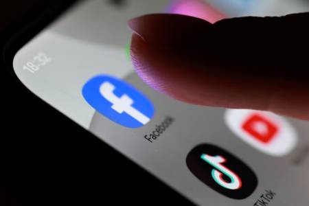 Francia aprobó la ley que prohíbe el uso de redes sociales a menores de 15 años