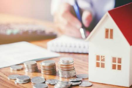Cuánto se debe ganar para acceder a un crédito hipotecario de USD 75.000 y cuál es la cuota inicial