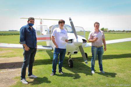 Dos alumnos de la escuela de vuelo del Aero Club fueron habilitados con la licencia de Piloto Privado