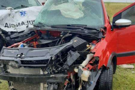 Cuatro personas murieron al chocar una ambulancia y un auto en la ruta nacional 3
