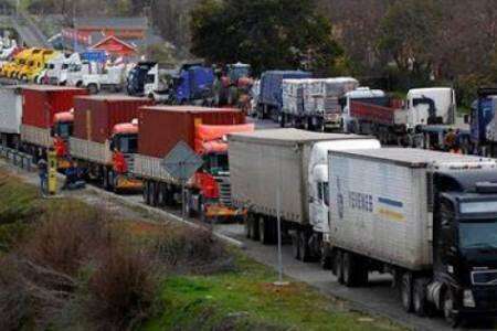 Paro de camioneros independientes: suben el flete para el transporte de granos