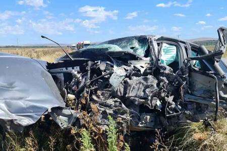 Ruta 51: un choque frontal entre un auto y un camión dejó tres heridos