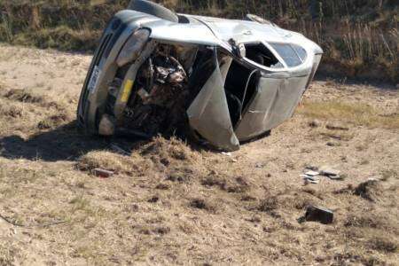 Un fallecido y dos heridos en un vuelco en el camino al monolito
