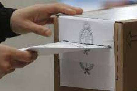 Presentaron las listas de los precandidatos en el distrito