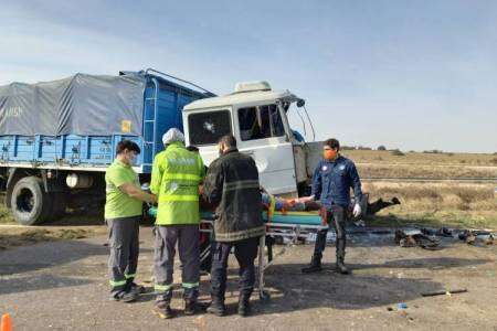 Sólo un herido leve en espectacular accidente en la 33 entre cuatro vehículos