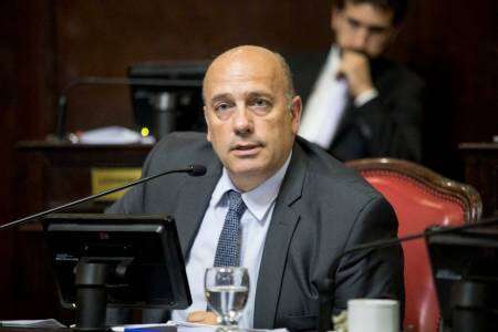 De Leo sobre las reelecciones indefinidas: “hoy se le dio la espalda a la gente”