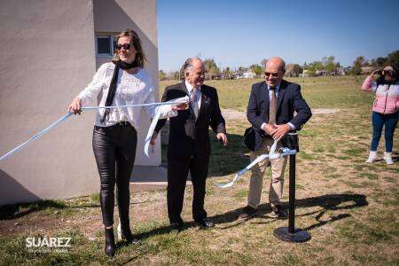 Huanguelén: el intendente Moccero y el delegado Raúl Schwab inauguraron junto a los “amigos del parque” la primera etapa de los baños públicos inclusivos del parque recreativo