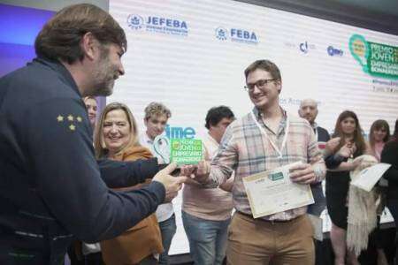 Matías Sterz obtuvo el premio provincial Joven Empresario en su categoría Convivencia Generacional
