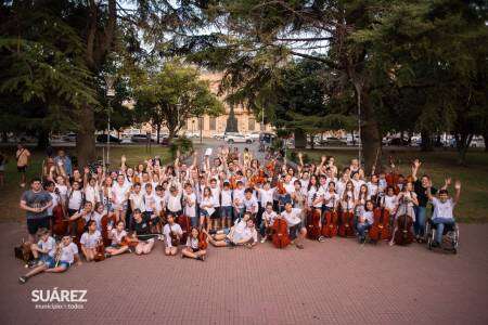 Más de 100 alumnos de la Orquesta Escuela de Coronel Suárez brindaron el tradicional “Concierto de fin de año”