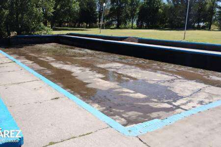 Limpieza y Mantenimiento en la pileta lindante al arroyo del balneario Municipal