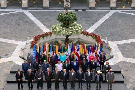 La oposición pide la captura de Maduro durante su visita al país