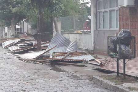 Vientos de 120 km/h y graves destrozos en Coronel Dorrego