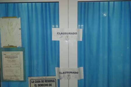 Clausura de un local comercial en Santa María