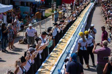 Con un strudel de 66.36 metros, la 8va. edición de la Strudel Fest volvió a ser un éxito
