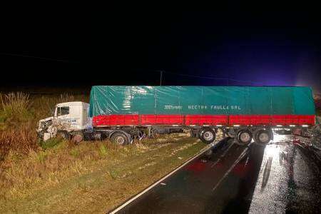 Accidente en Ruta 65: dos camiones y un auto involucrados
