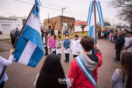Día de la Bandera en Pasman: La comunidad de Pasman mostró al país la Bandera Nacional de 400 metros de largo