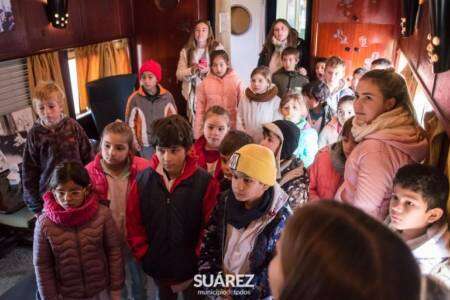 El Tren Cultural y Museo Itinerante pasó por Suárez con juegos, arte y la historia del ferrocarril