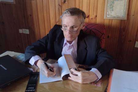 Casi agotada la primera edición de su libro La Profecía, el escritor Julio César Melchior lanza una nueva edición en formato digital