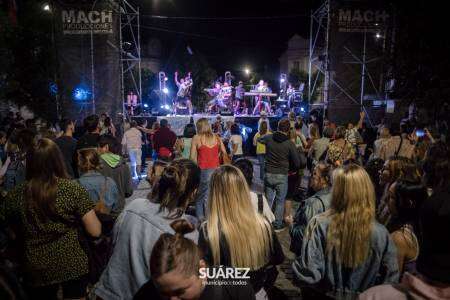 Multitudinaria SuarezPeatonal en el marco de la Fiesta de las Colectividades