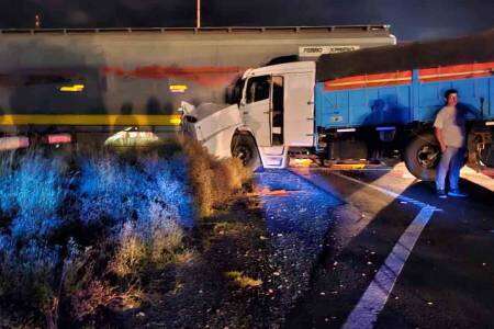 Ruta 33: camión chocó contra un tren a metros del acceso a Goyena