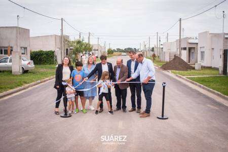 Kicillof inauguró 38 cuadras de pavimento y una nueva estación transformadora en Coronel Suárez