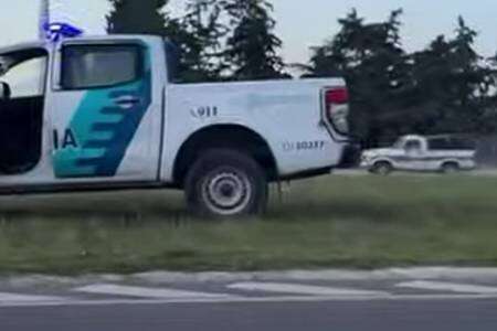 Impactante persecución policial a un joven que sustrajo una camioneta de su padre 